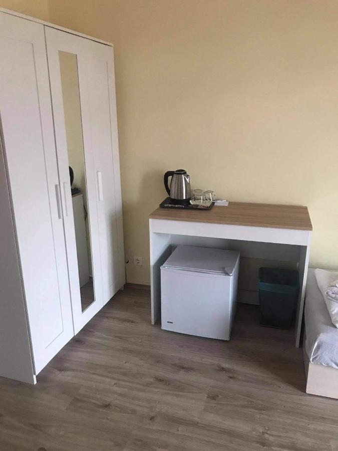 Y Panzio Bed & Breakfast Balatonlelle Exterior foto