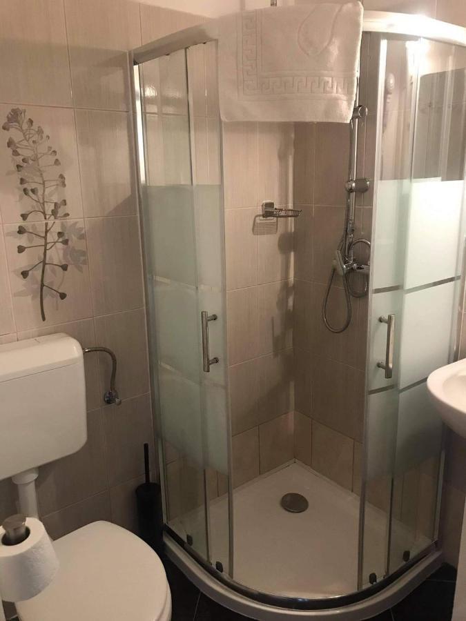Y Panzio Bed & Breakfast Balatonlelle Exterior foto